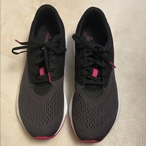 New Balance Women's Black and Pink Athletic Shoes